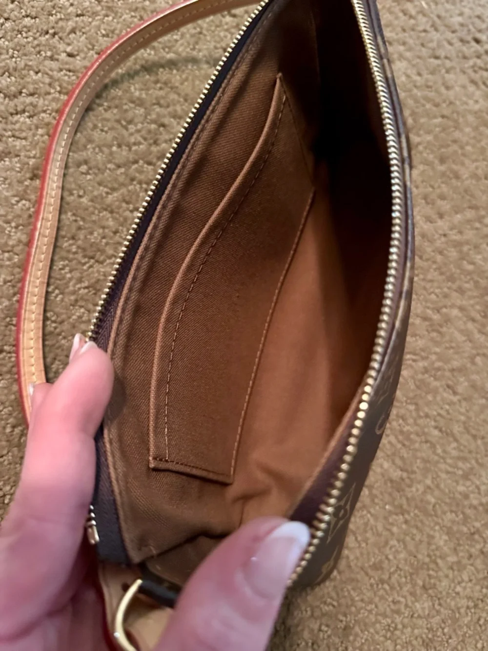 👜PERFECT LIKE NEW Louis Vuitton Monogram Pochette Shoulder Bag👜 - Picture 7 of 13